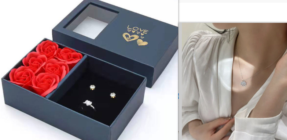 Retro Magnetic Folding Heart Shaped Four Leaf Clover