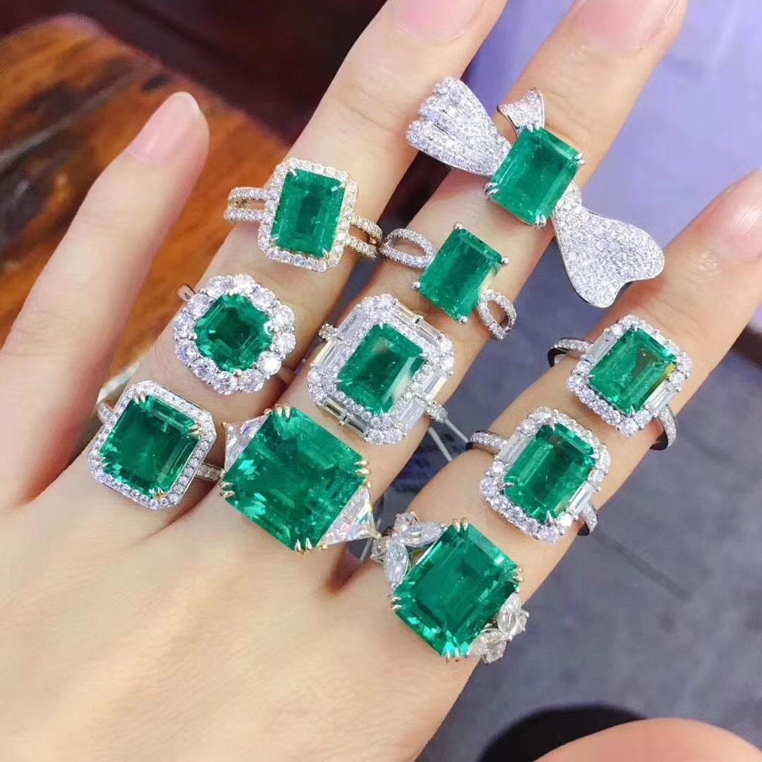 Emerald Opulence Square Ring - Luxevoix
